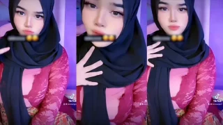 Bokep Indo Hijaber Cantik Imut Toge Kebaya Merah